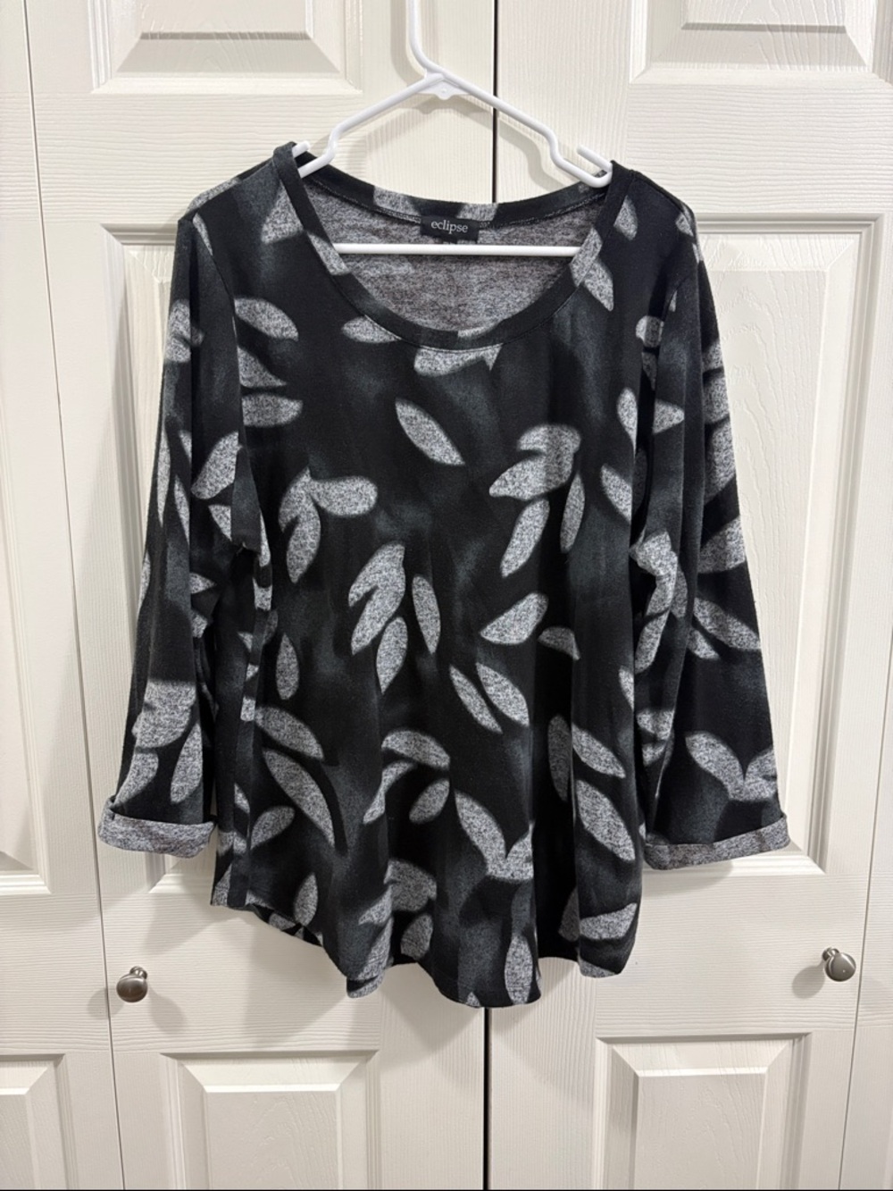 Eclipse Black and Gray Leaf-Print Long Sleeve Tee